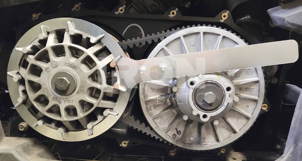 Clutch Holding Tool: Can-Am