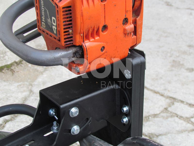 Chainsaw holder