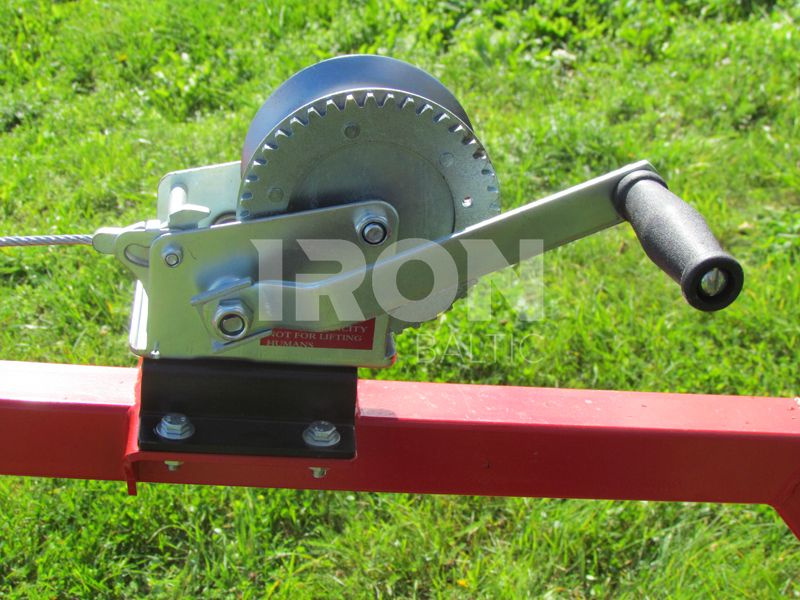 Manual winch: 725 kg / 1600 lbs