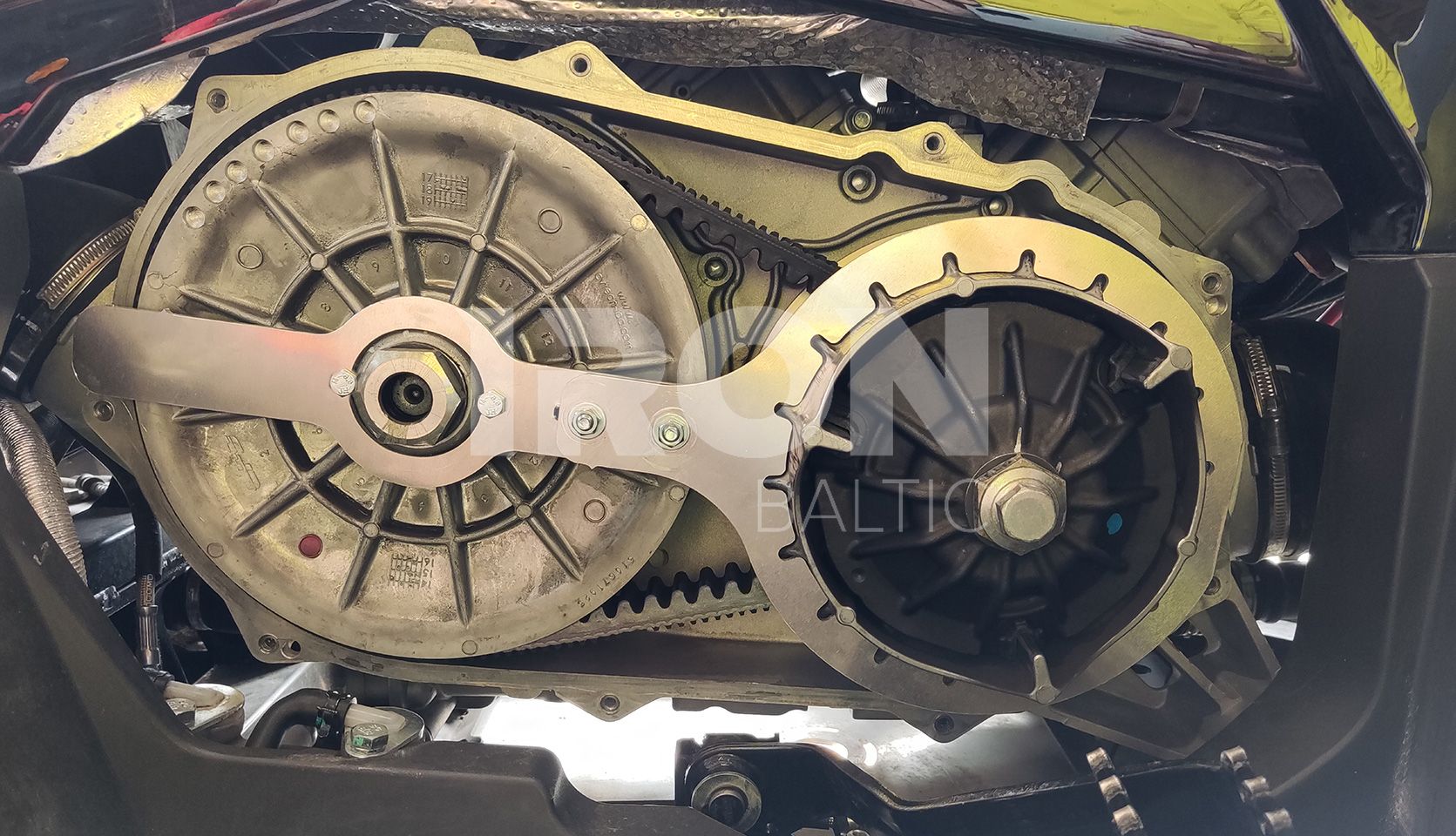 Clutch Holding Tool: CFMOTO (CVTech LP3)