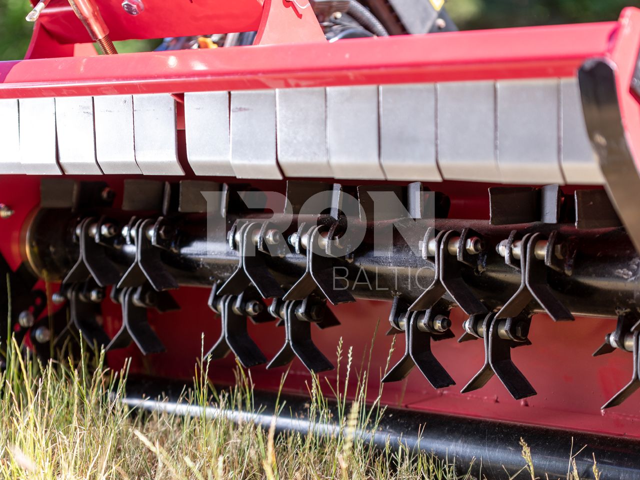 Flail mower 14hp: with electric start: ( Briggs & Stratton )