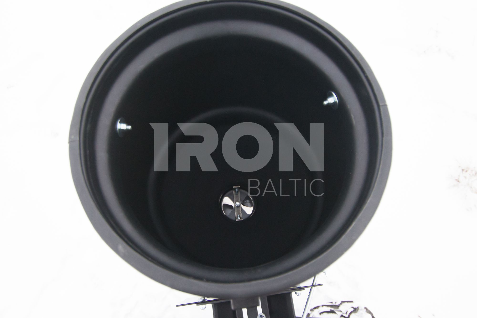Universal spreader 57L: rack and 2" receiver fitment