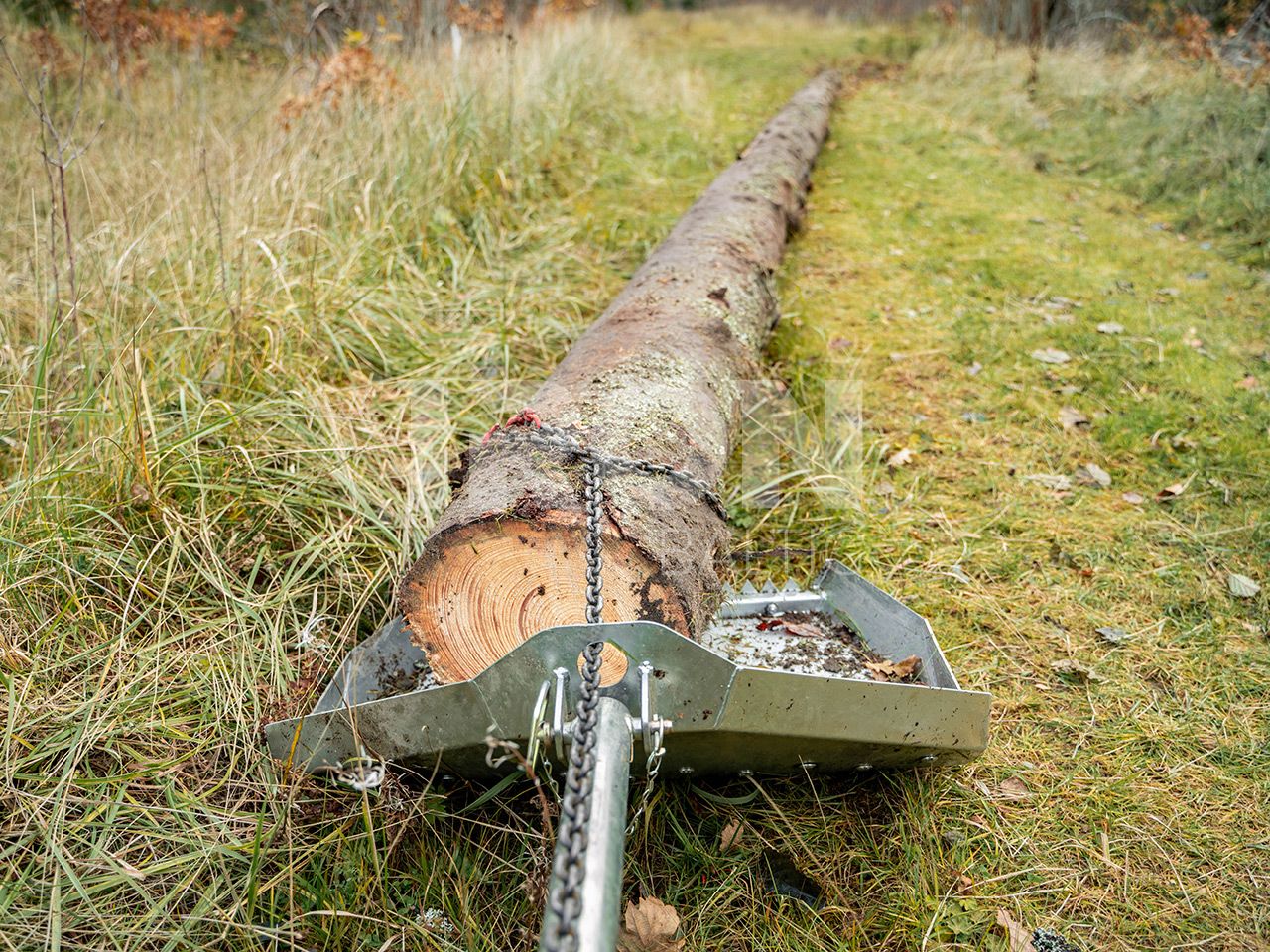 Log skidding plate