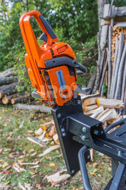 Chainsaw holder