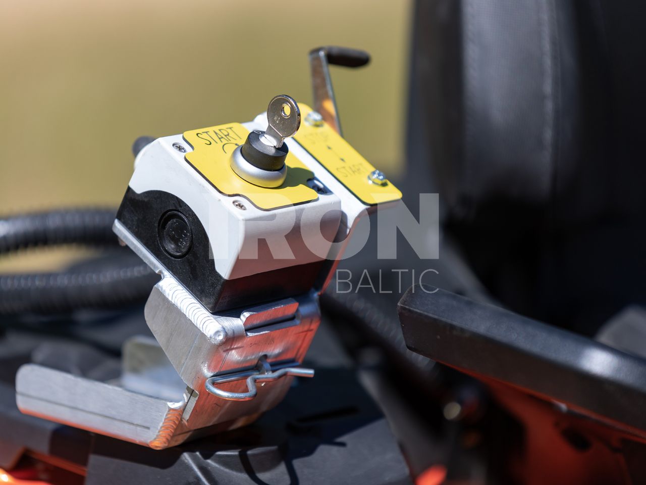 Flail mower 14hp: with electric start: ( Briggs & Stratton )