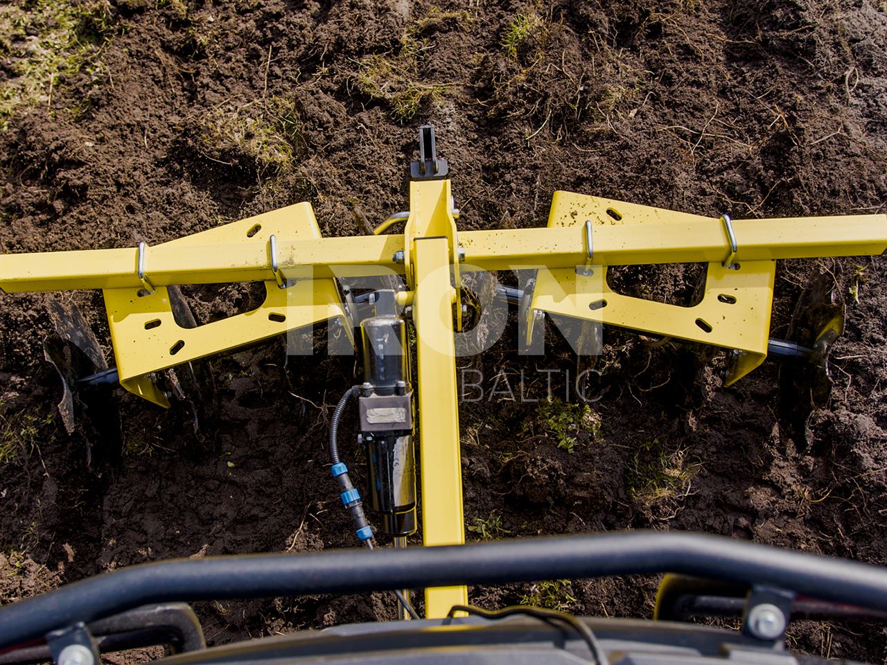 Disc harrow: (Receiver Mount System)